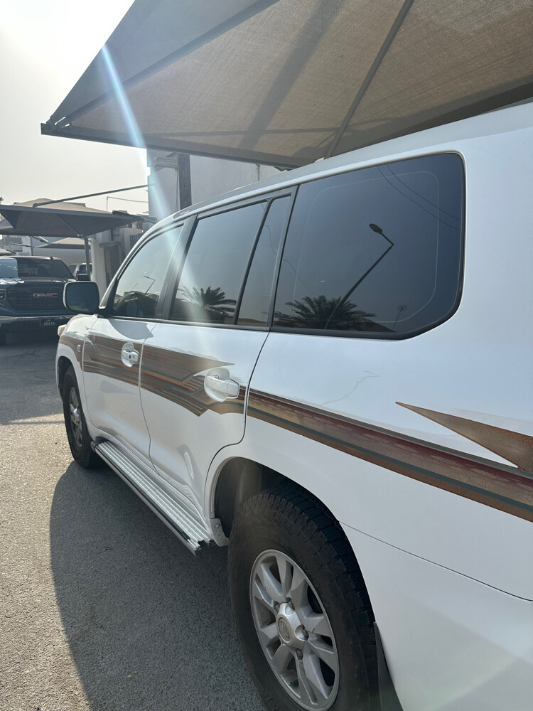 Toyota Land Cruiser - 1