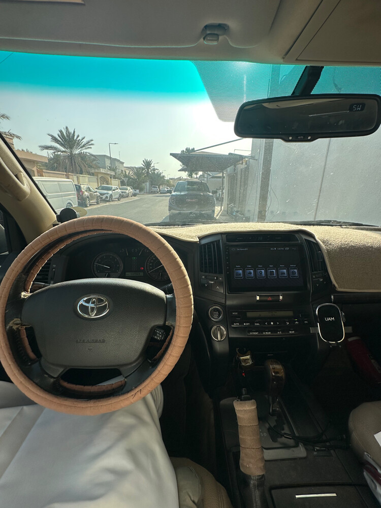 Toyota Land Cruiser - 7