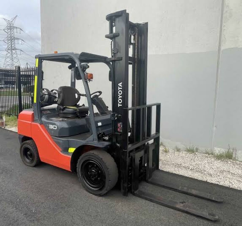 Rent Forklift Available 3,5 & 7ton - 1