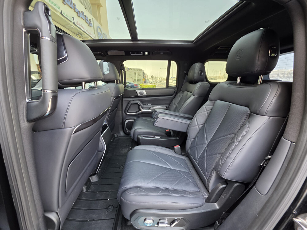 BYD Denza B8 Flagship: 2026 - 4