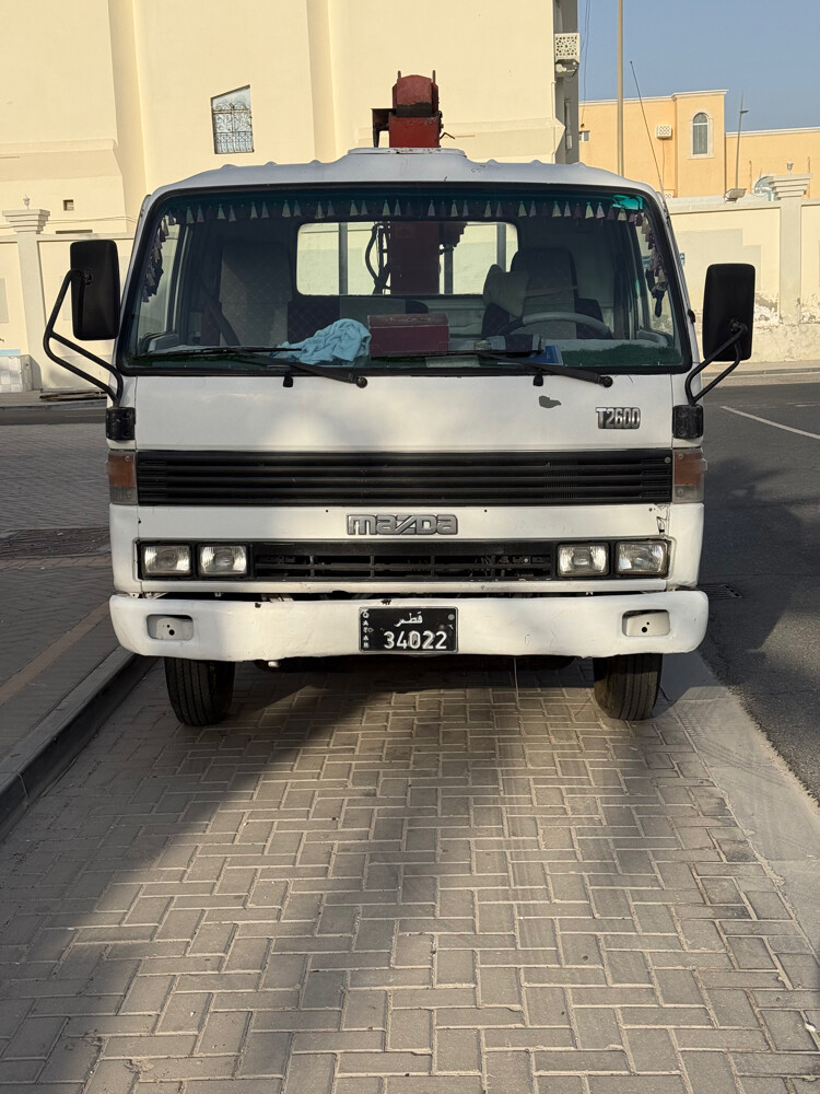 مازدا ، طراز 2600 + رافعة - 1
