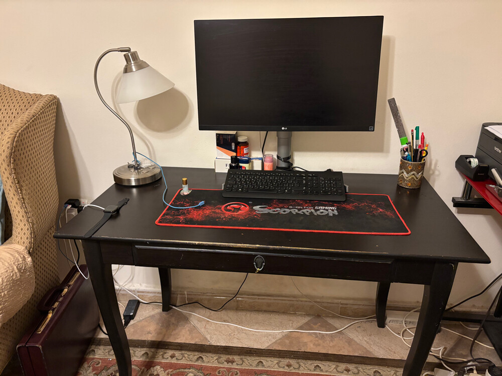 Reduced black desk / black chair /  - 1