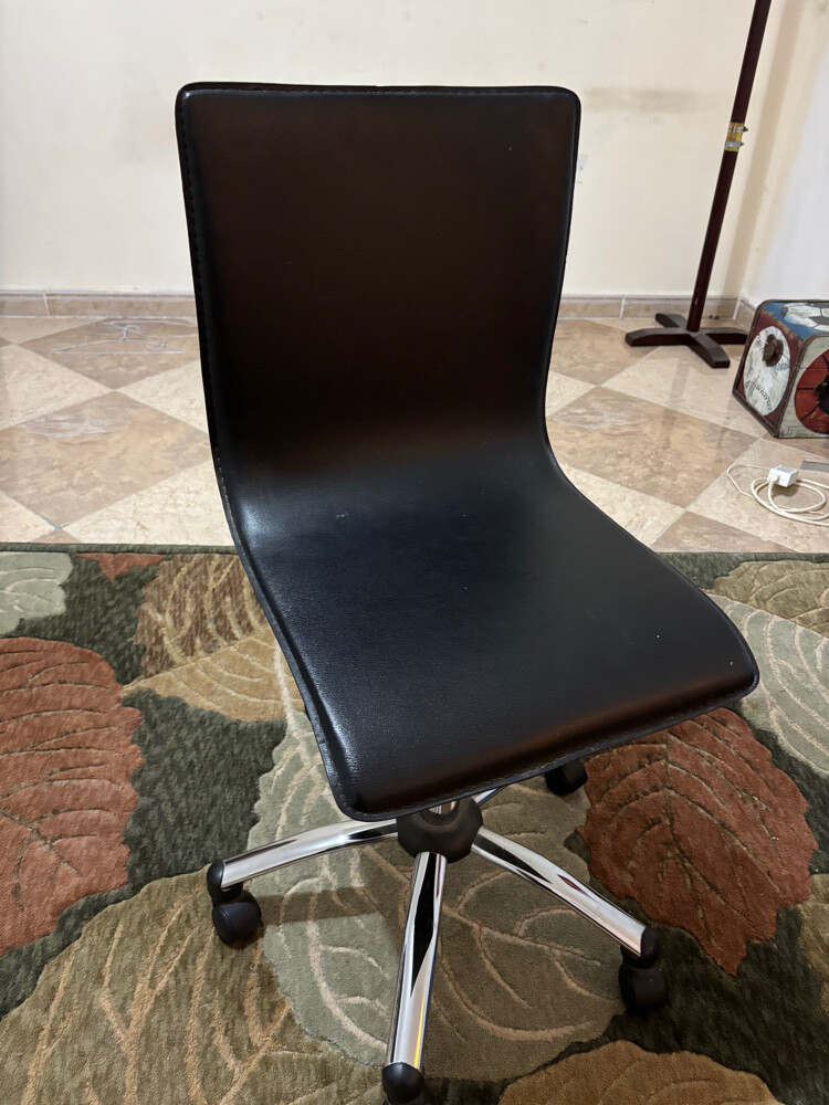 Reduced black desk / black chair /  - 6