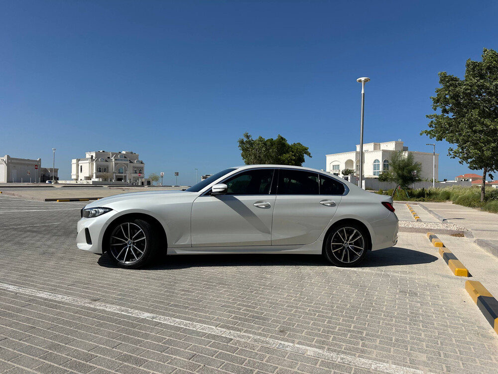 BMW 320i 2023 | 44,000 KM - 2