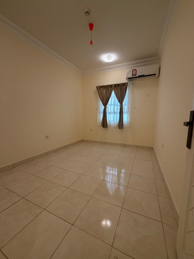 2 bhk in bin omran for bachelor  - 4