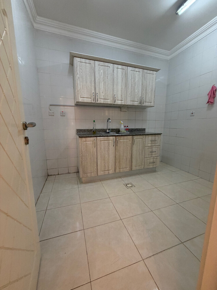 2 bhk in bin omran for bachelor  - 9