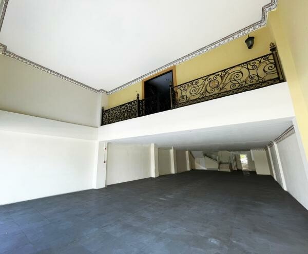 COMMERCIAL SHOP FOR RENT - 5