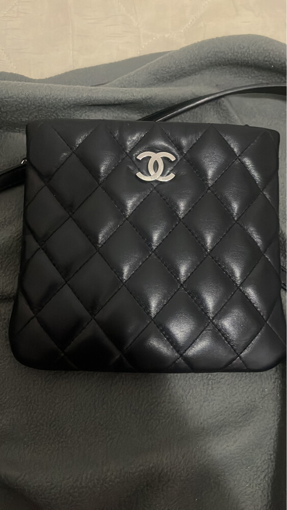 CHANEL quilted crossbody Bag - 1