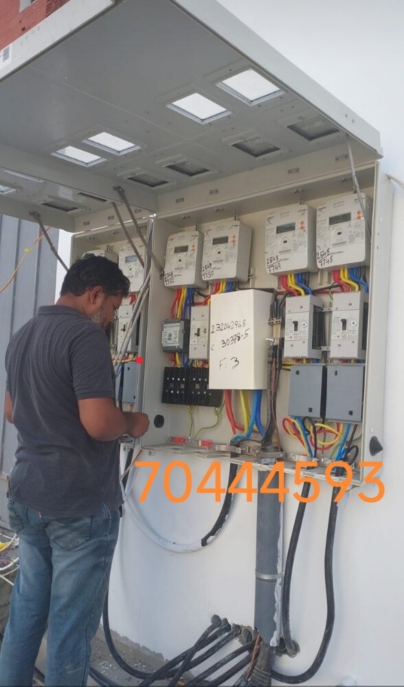 نقدم خدمات الكهرباء والتركيبإ - 1