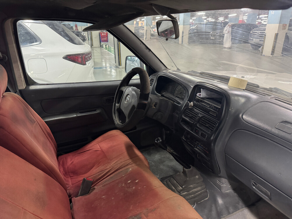 Nissan Pick Up - 6