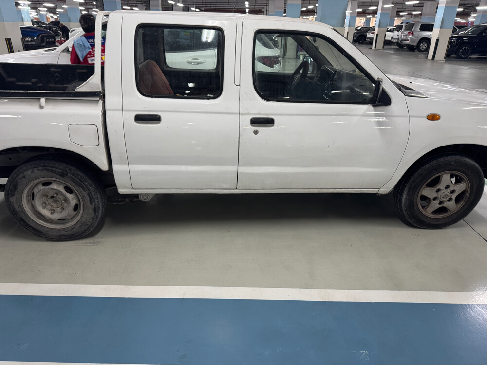 Nissan Pick Up - 2