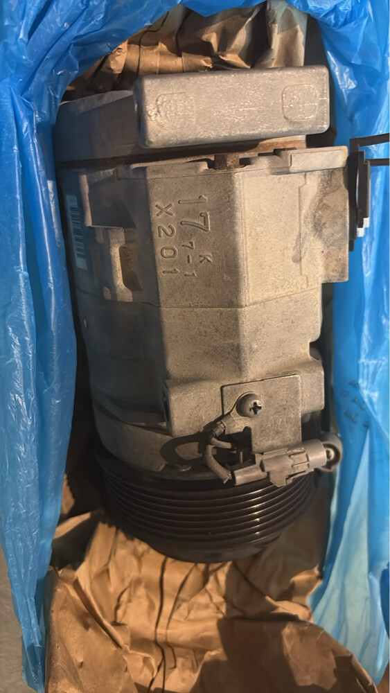 AC compressor V6 Toyota - 1