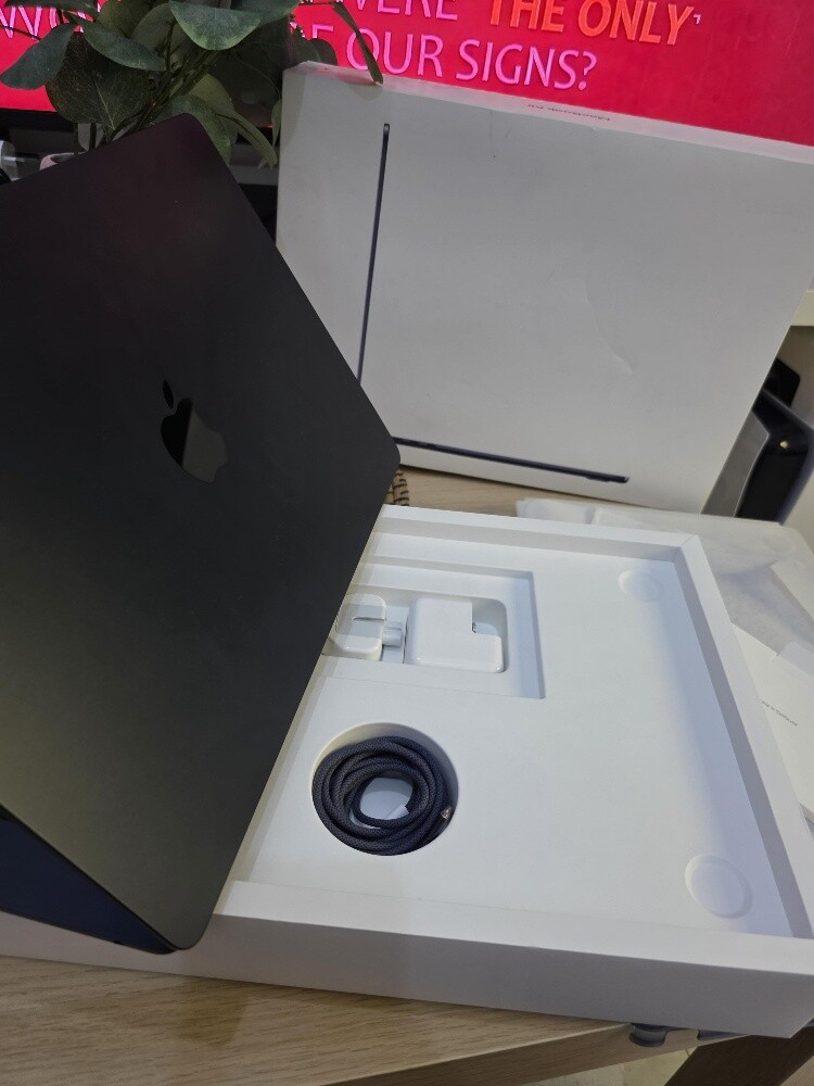 15" Macbook Air M2 8/256Gb Midnight - 4