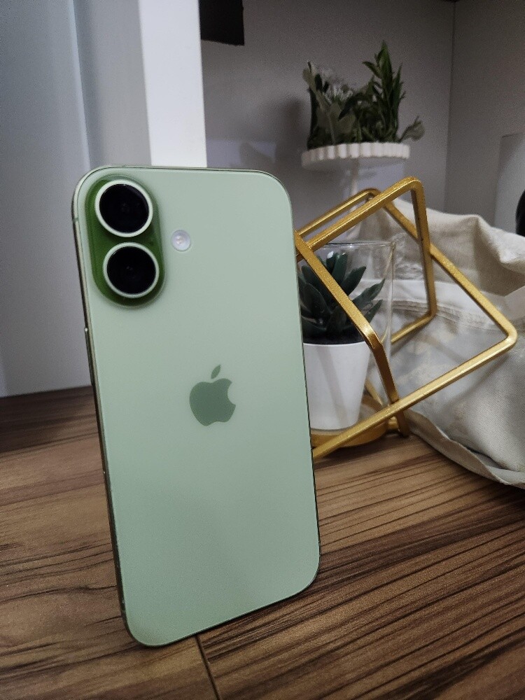 iphone 17 256 under warranty - 1