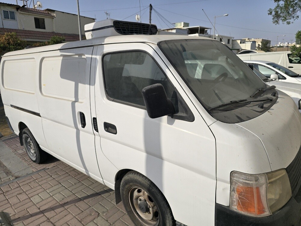 Nissan urvan refrigerator - 1