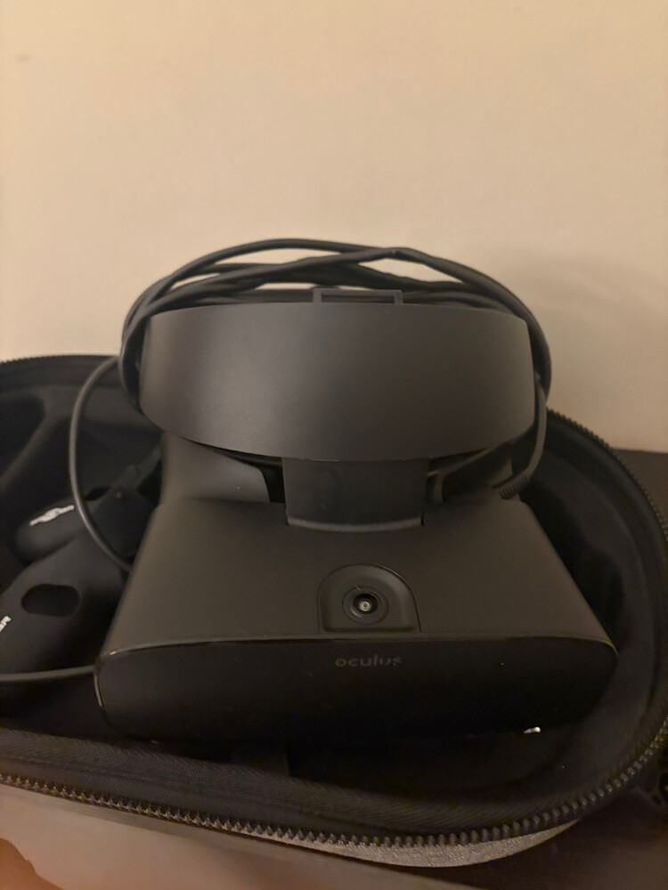 Oculus Rift S VR headset + Two Ocul - 3
