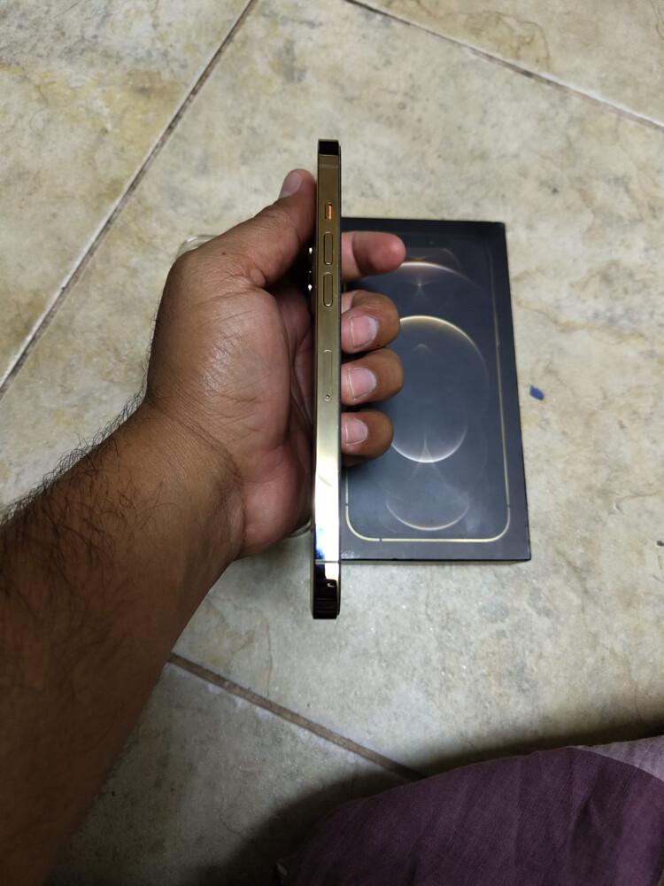iPhone 12 Pro Max - 4