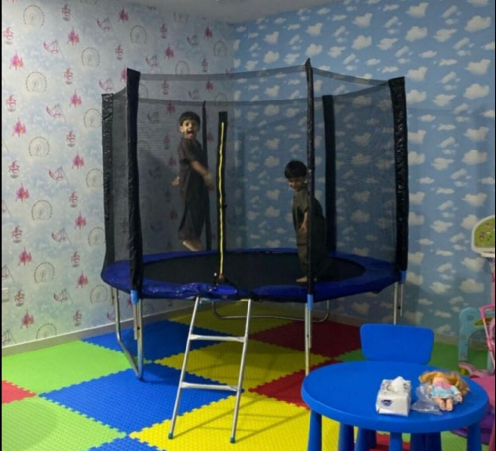 Trampoline 8 feet - 11