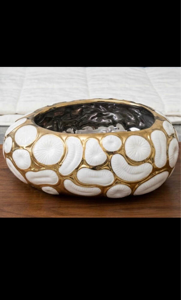 Elegant decorative vase - 1