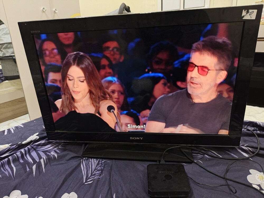 Sony tv with Ooredoo tv box 32 inch - 2