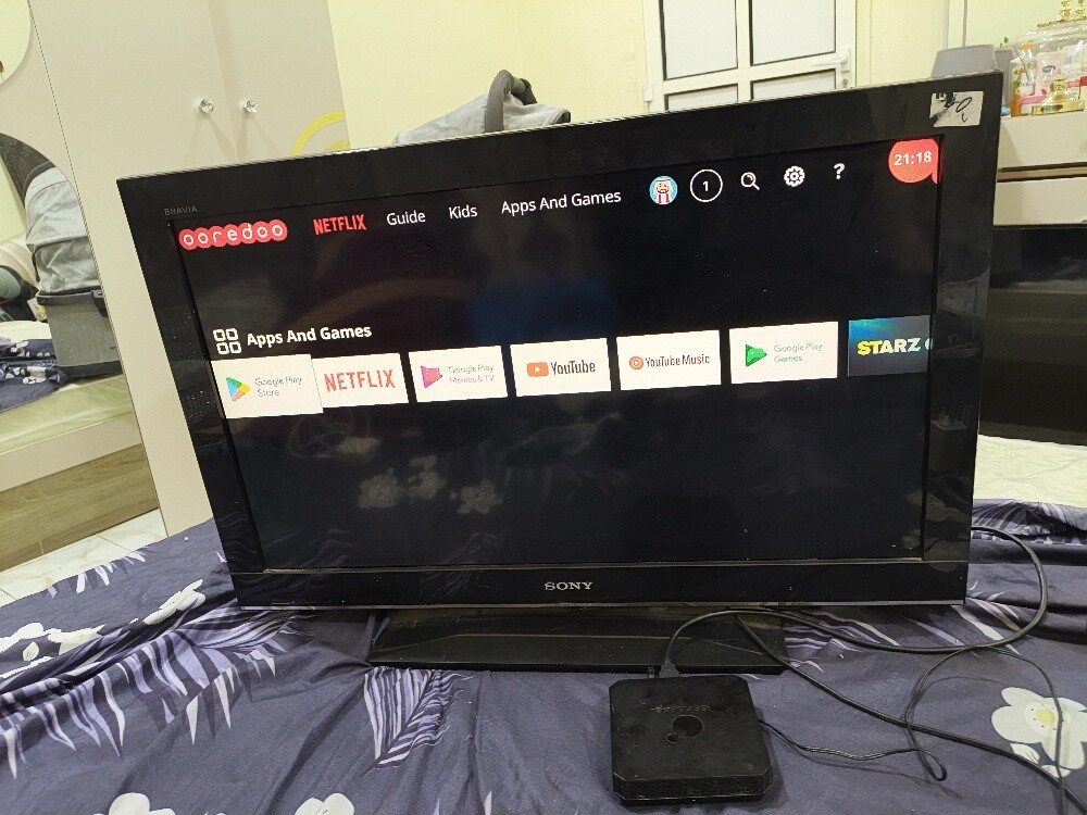 Sony tv with Ooredoo tv box 32 inch - 1