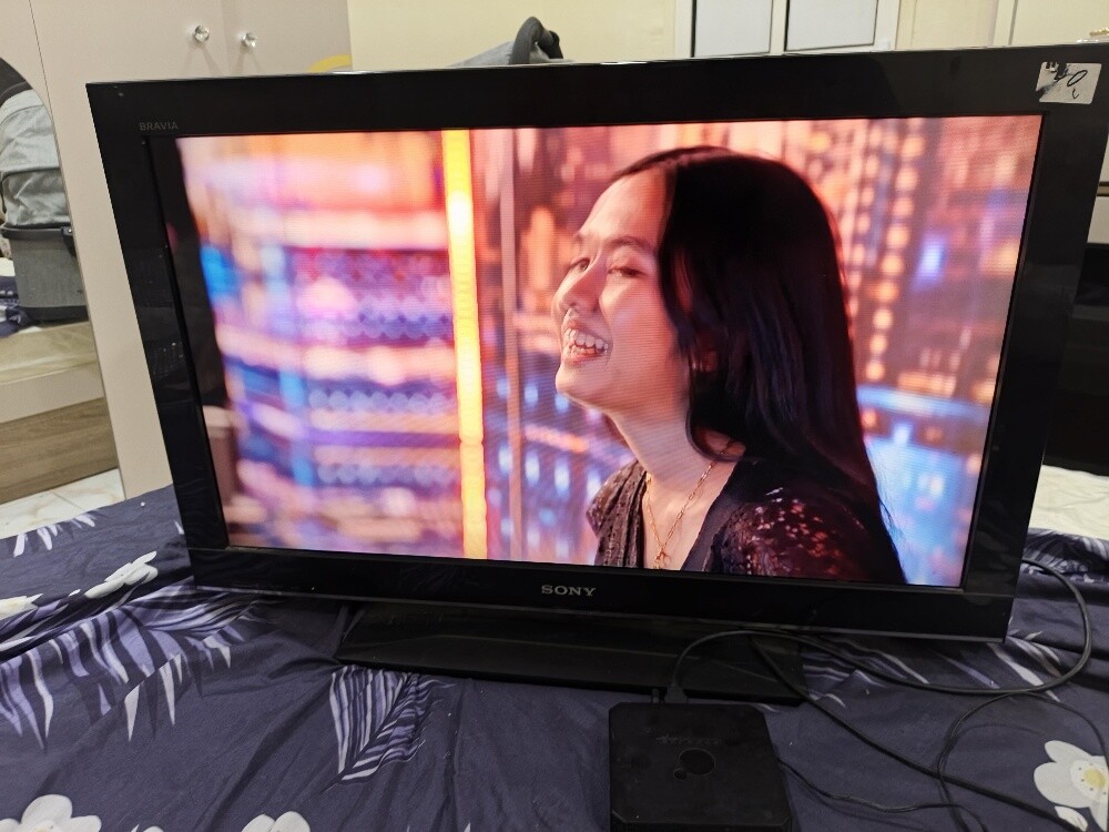 Sony tv with Ooredoo tv box 32 inch - 3