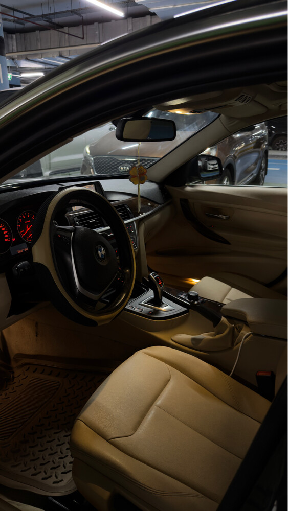 BMW 328i Luxury - 4