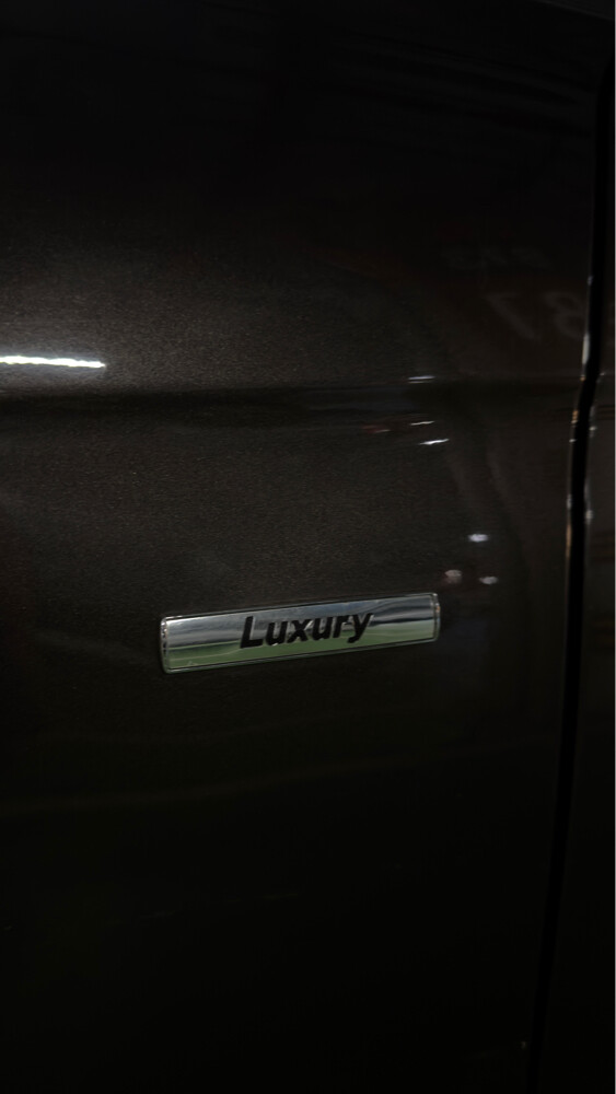 BMW 328i Luxury - 2