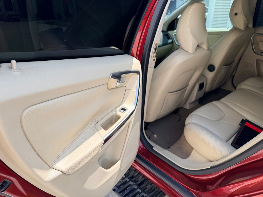 Volvo XC60 2014 T5 Low Km Lady usd - 4