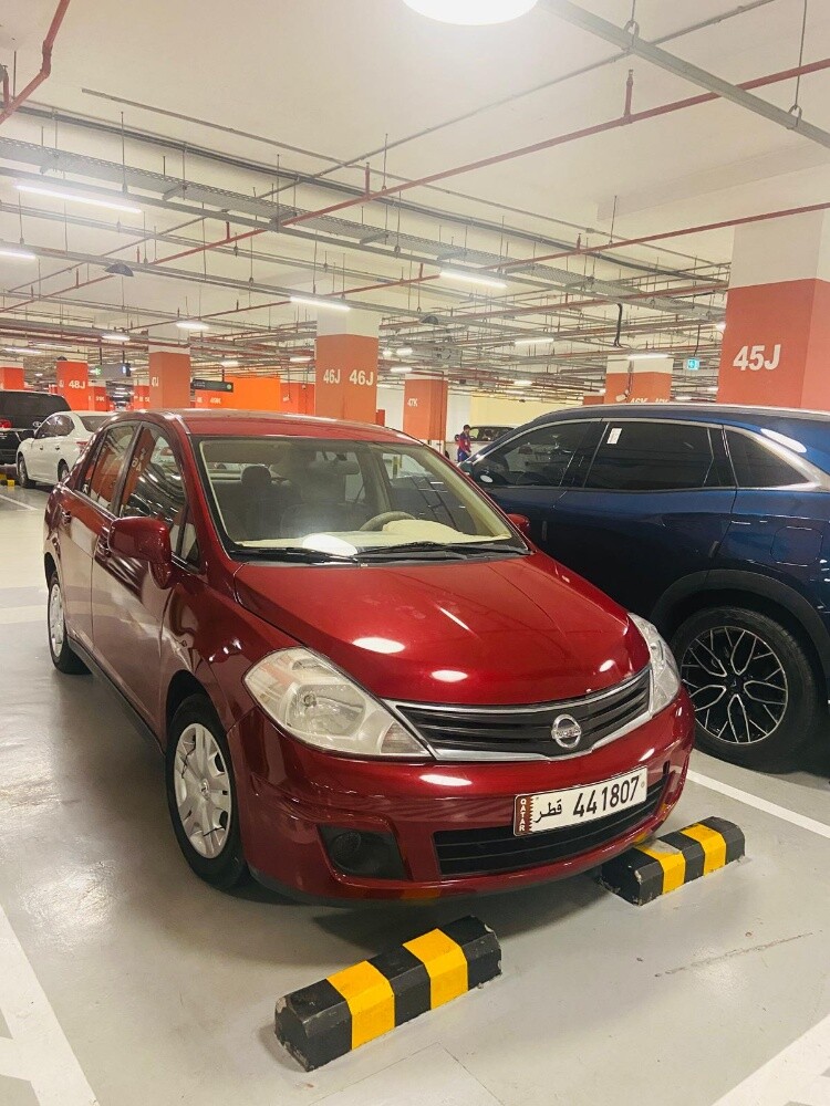Nissan Tiida 2011 red family used - 1