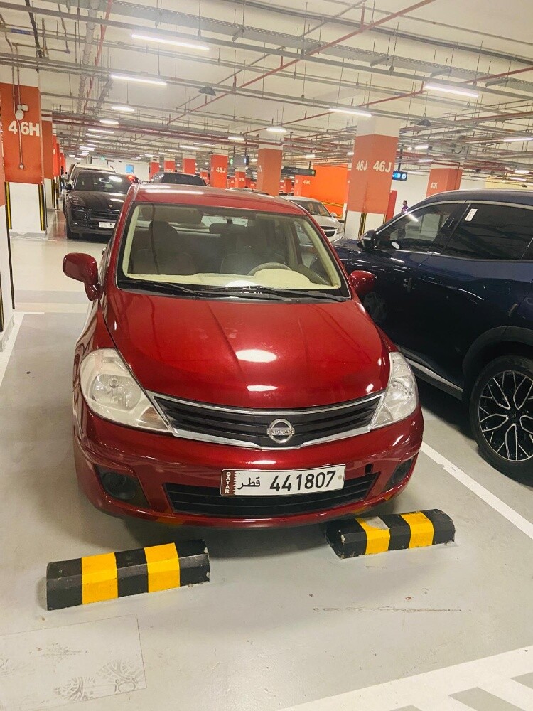 Nissan Tiida 2011 red family used - 2
