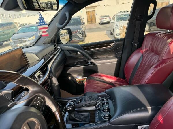 Lexus LX 570 S Black Edition 2019 - 12