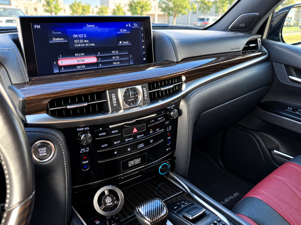 Lexus LX 570 S Black Edition 2019 - 8