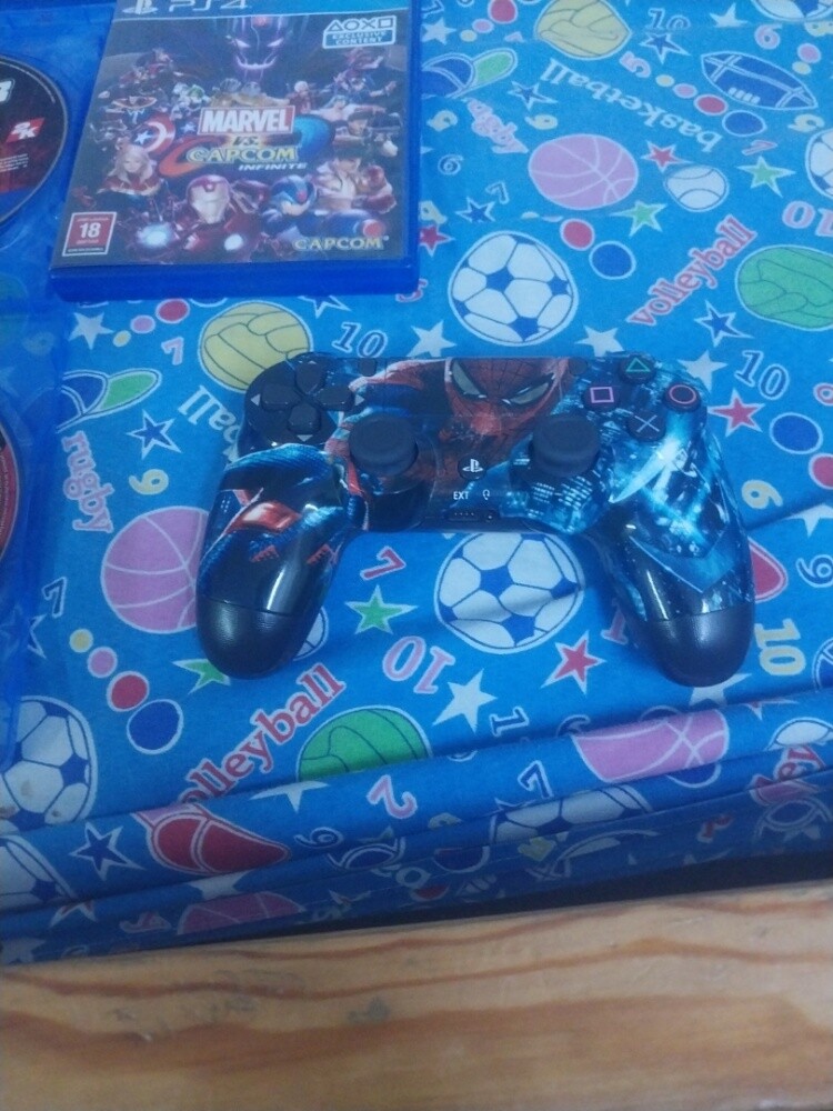 Ps4 with 3 game 3 controller +Charg - 3