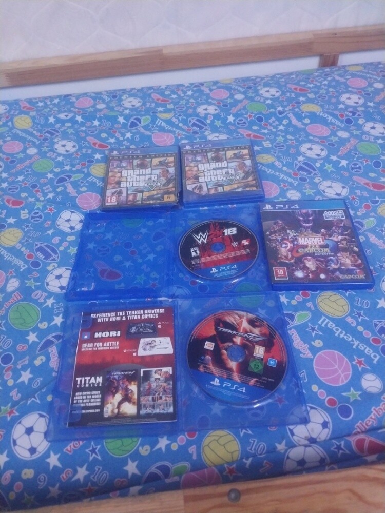 Ps4 with 3 game 3 controller +Charg - 2