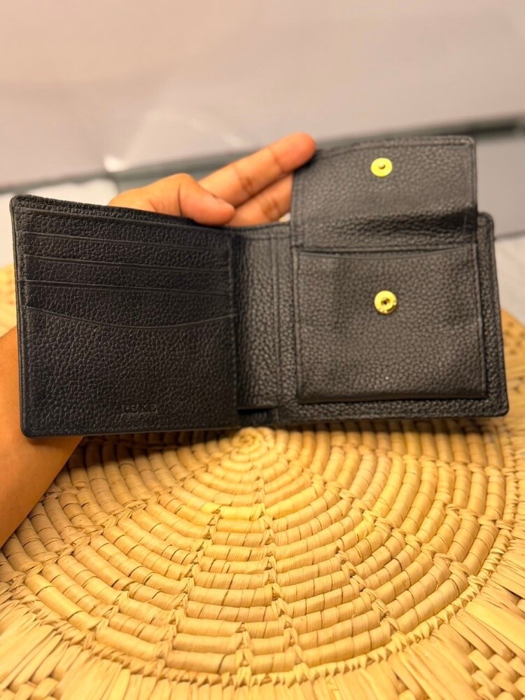 Leather bags and wallets - 11