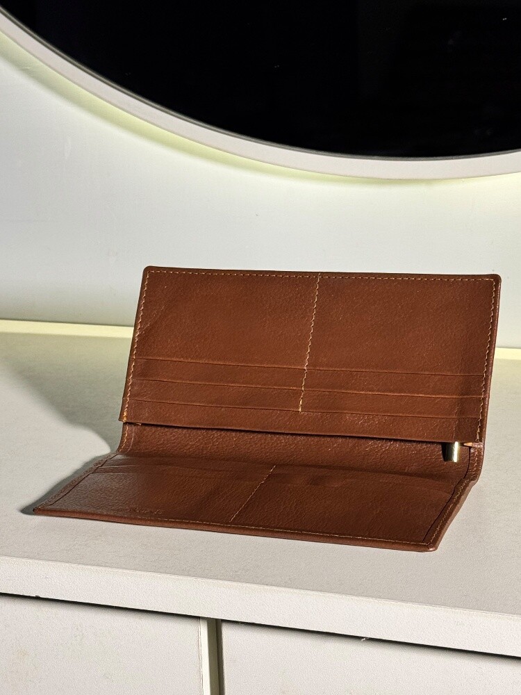 Leather bags and wallets - 4