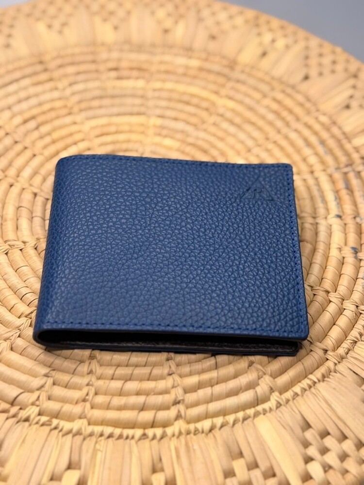 Leather bags and wallets - 7