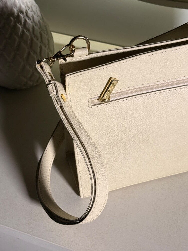 Leather bags and wallets - 2