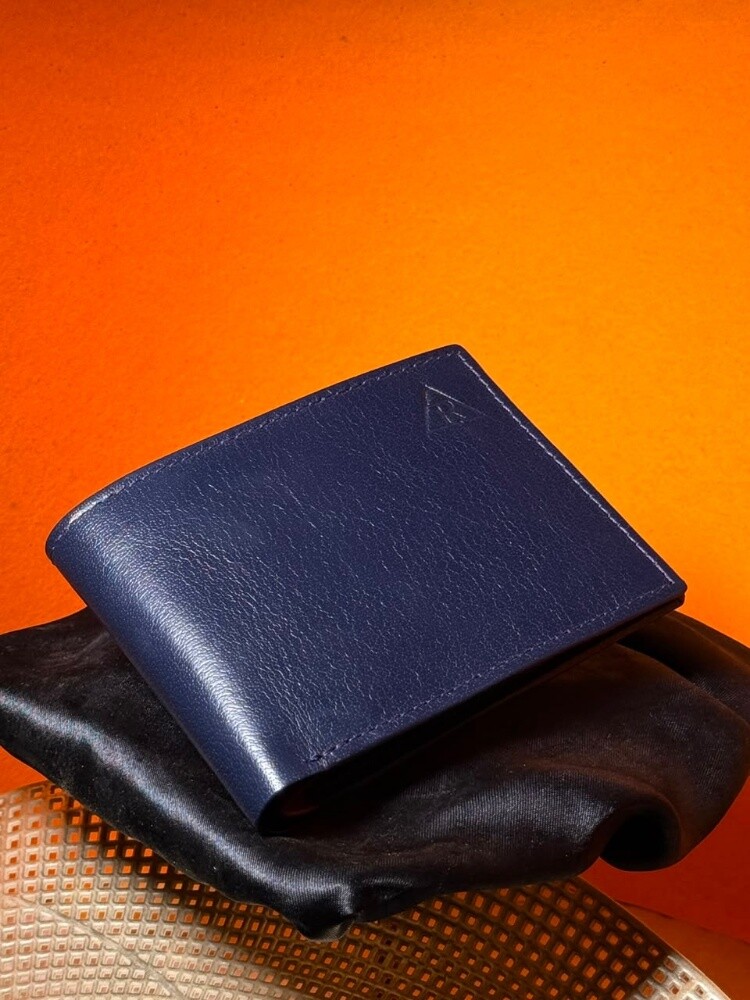 Leather bags and wallets - 8