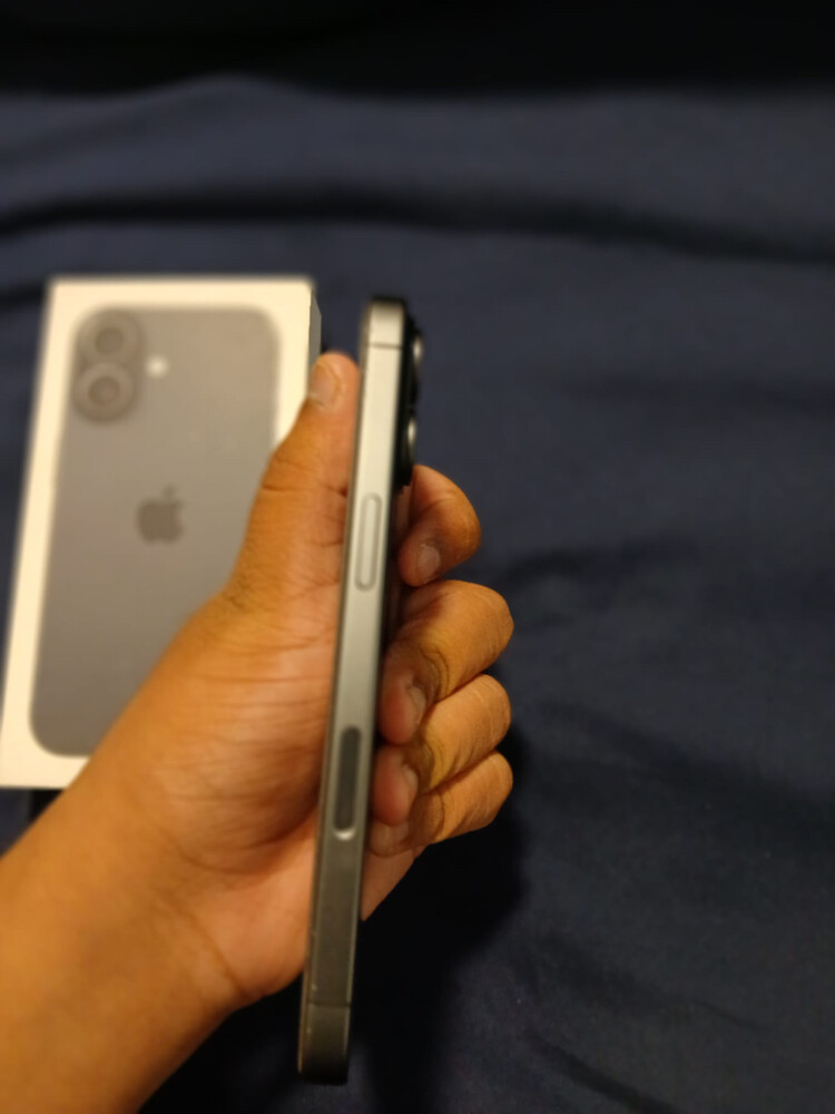 iPhone 17 - 256GB | Mint Condition - 10