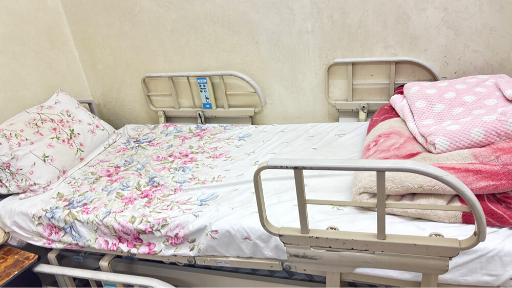 Medical bed - 1