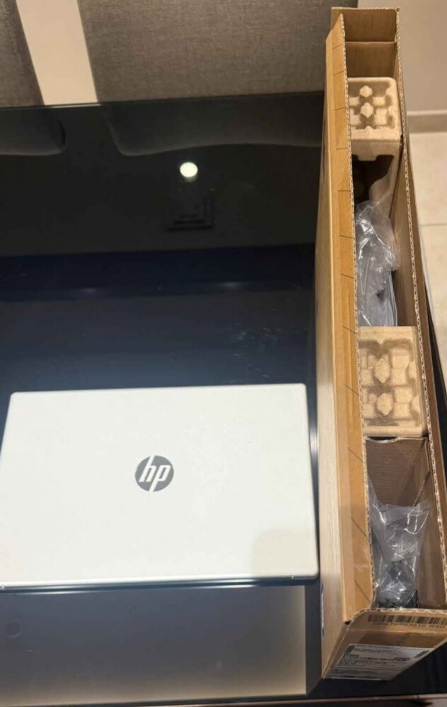 HP BRAND NEW LAPTOP - 4