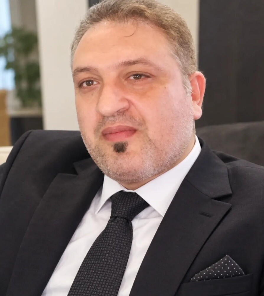 مدير إداري وتنفيذي - 1