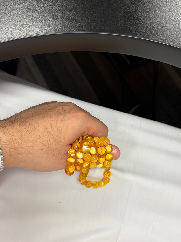 مسباح كهرم ملطخ قديم  - 3