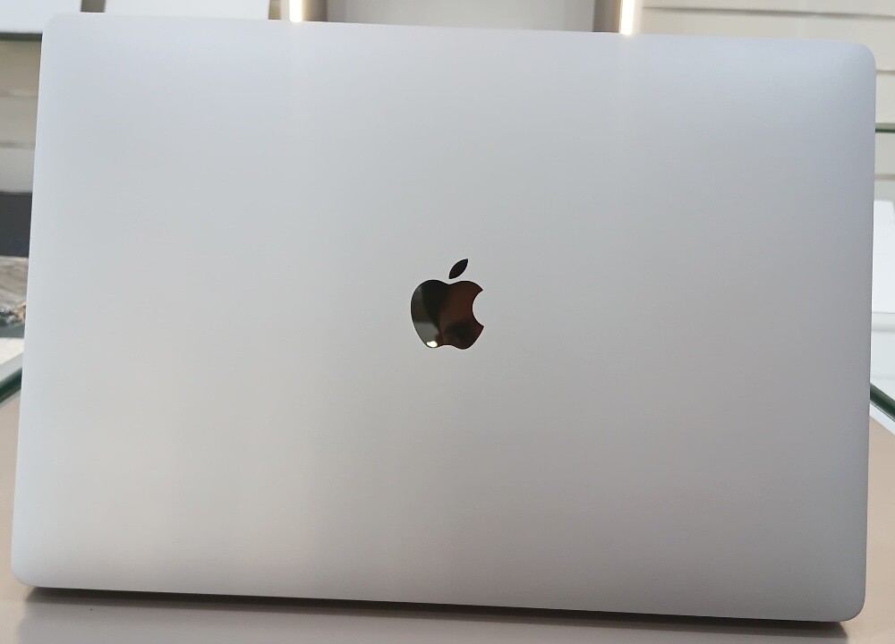 Apple Maccbook pro 16 inch 2019 - 2