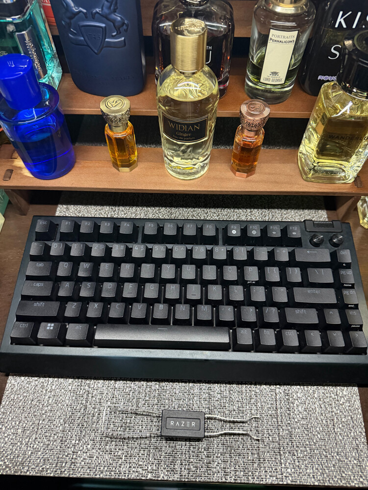 Razer BlackWidow V4 75% Keyboard - 3