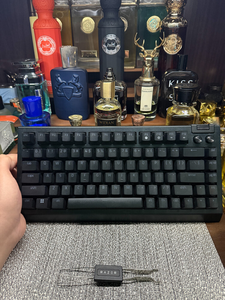 Razer BlackWidow V4 75% Keyboard - 4