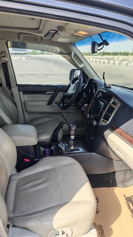 Mitsubishi Pajero (Full Options - 4