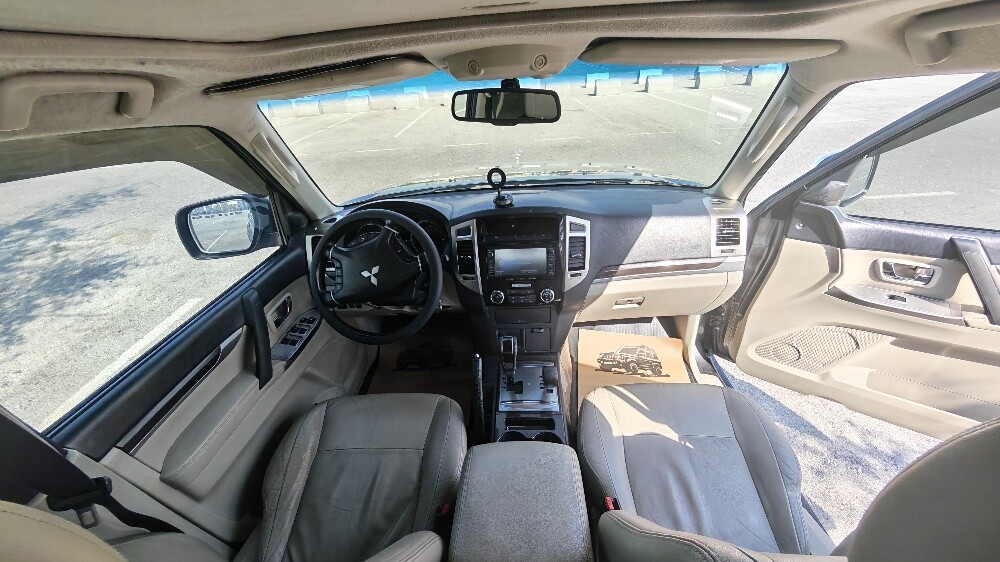 Mitsubishi Pajero (Full Options - 8